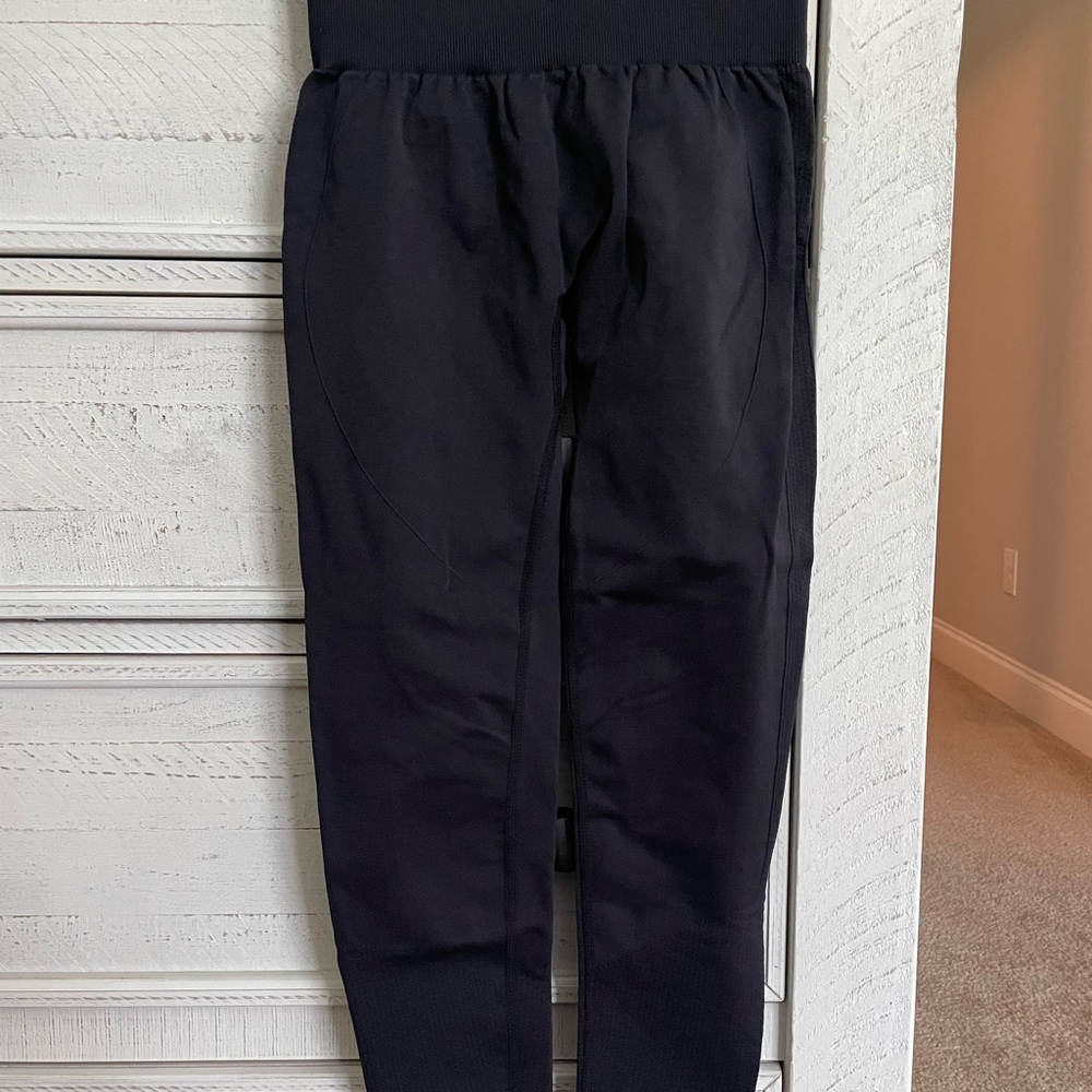 HALARA Black Compression Leggings for Everyday Comfort